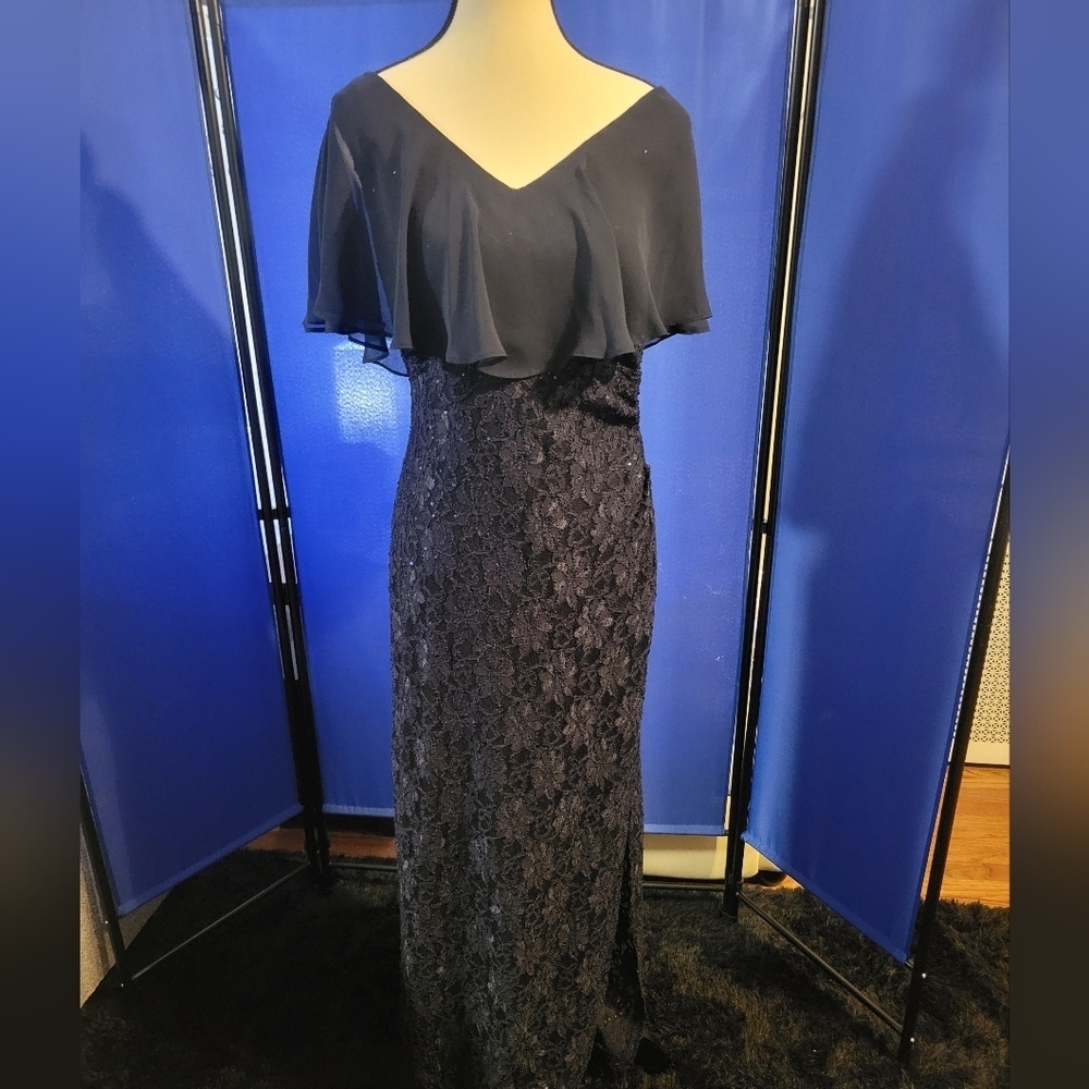 Elegant Navy Lace Gown - Picture 2 of 8